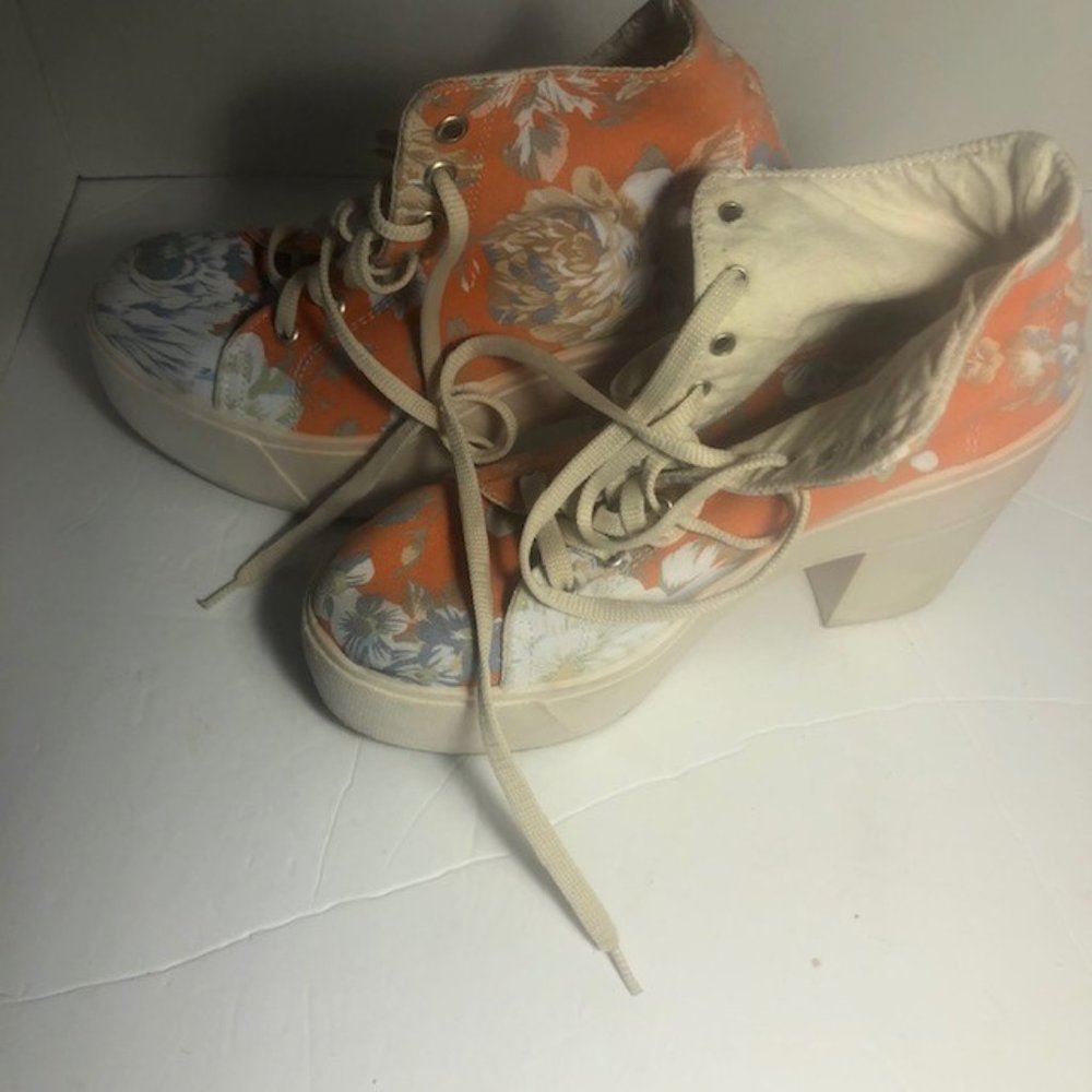 Shelly’s London Spring booties - Picture 2 of 7